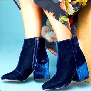 GUC Sam Edelman Blue Velvet Ankle Booties sz 7